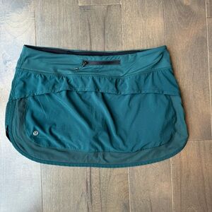 Lululemon 10 Hotty Hot Skirt Deep Green Mesh Border EUC!